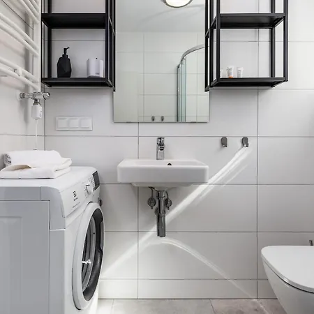 Coast Close To The With Parking & Balcony By Renters Daire