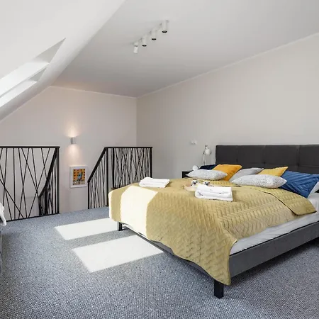 Coast Close To The With Parking & Balcony By Renters Daire