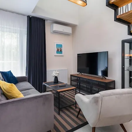 Daire Coast Close To The With Parking & Balcony By Renters *