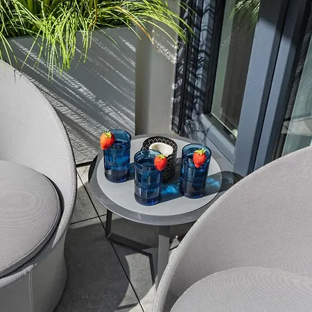 Coast Close To The With Parking & Balcony By Renters *