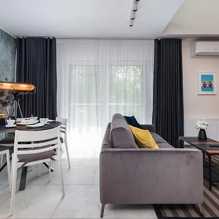 Coast Close To The With Parking & Balcony By Renters Daire